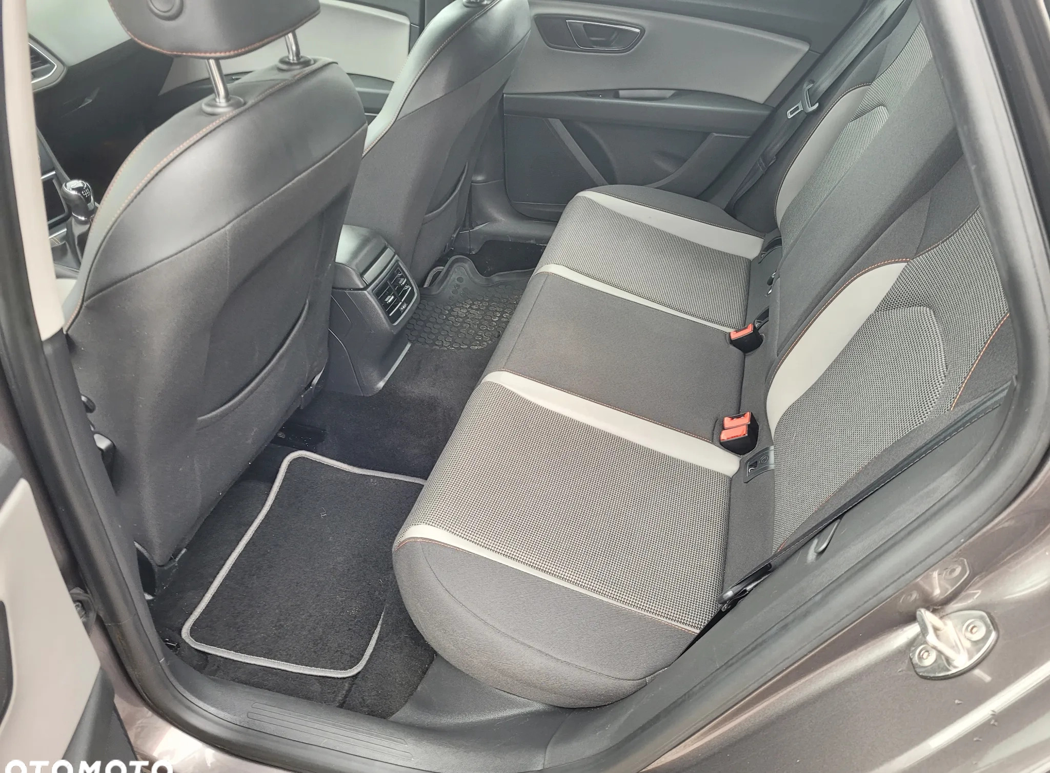 Seat Leon cena 45900 przebieg: 206700, rok produkcji 2015 z Skórcz małe 497